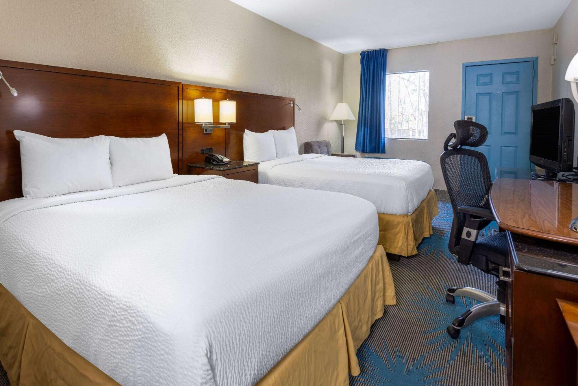 Days Inn By Wyndham Columbia Exterior photo
