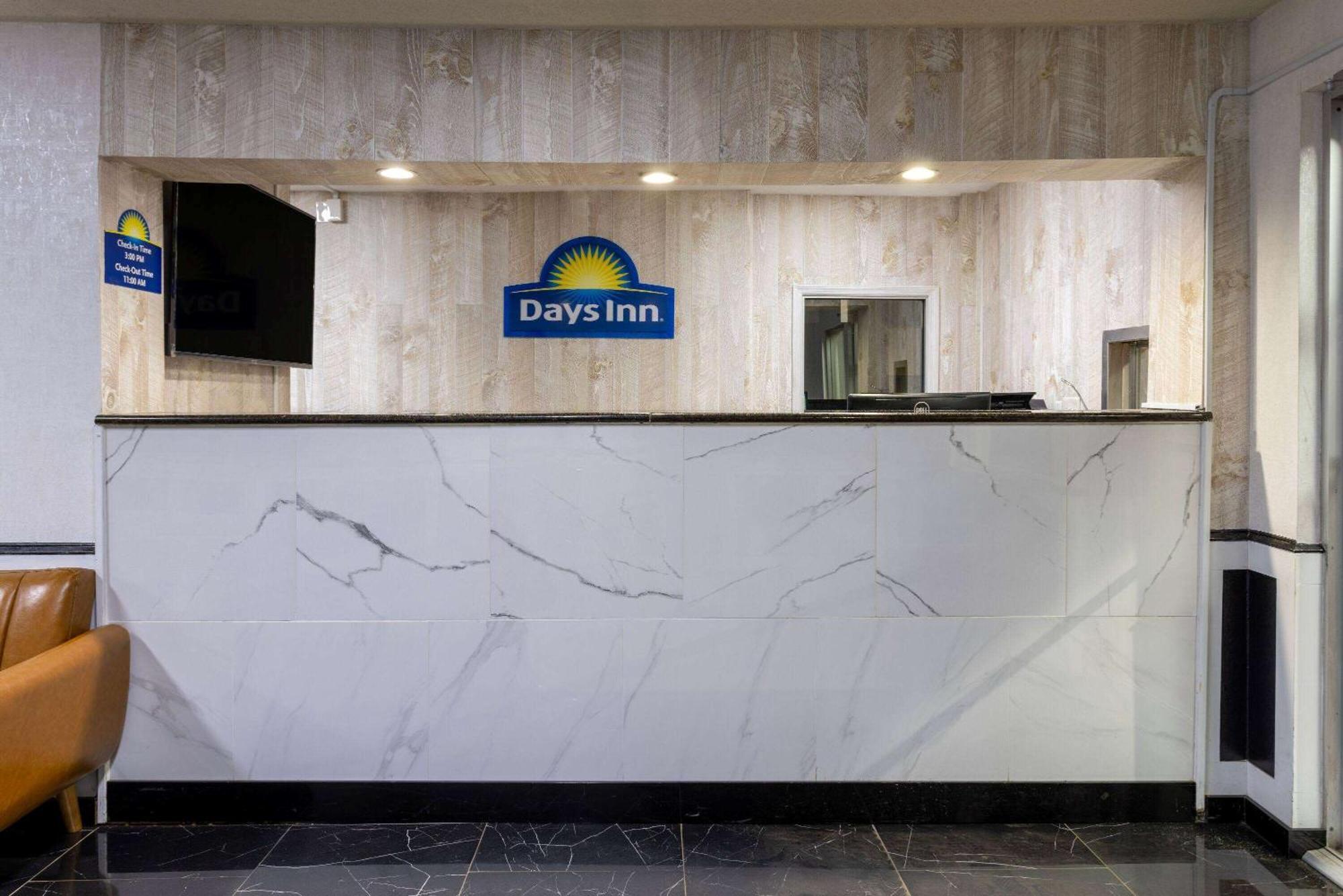 Days Inn By Wyndham Columbia Exterior photo